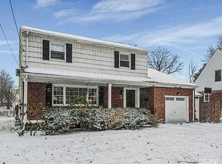 24 Ogden Ave, East Williston, NY 11596