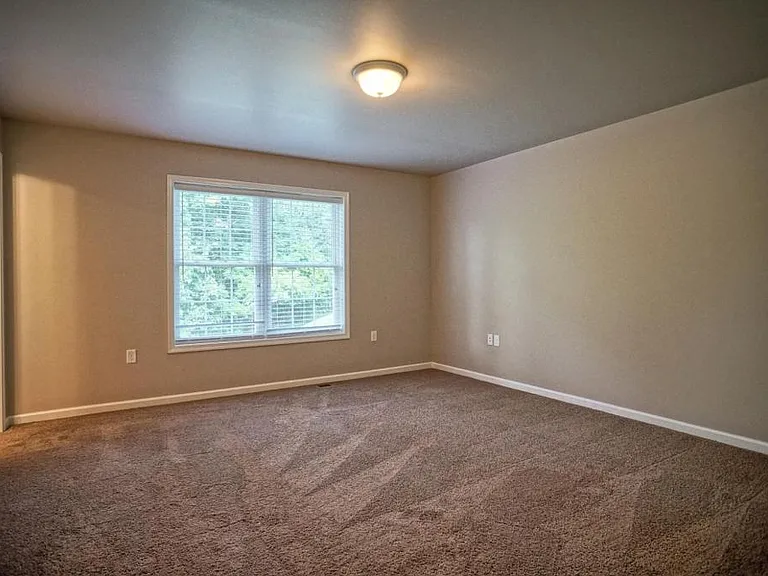 654 Cornhill Rd — Photo 13