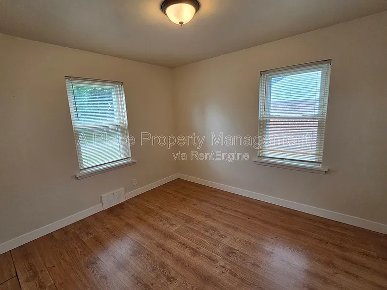 204 Hawkesbury Dr — Photo 8