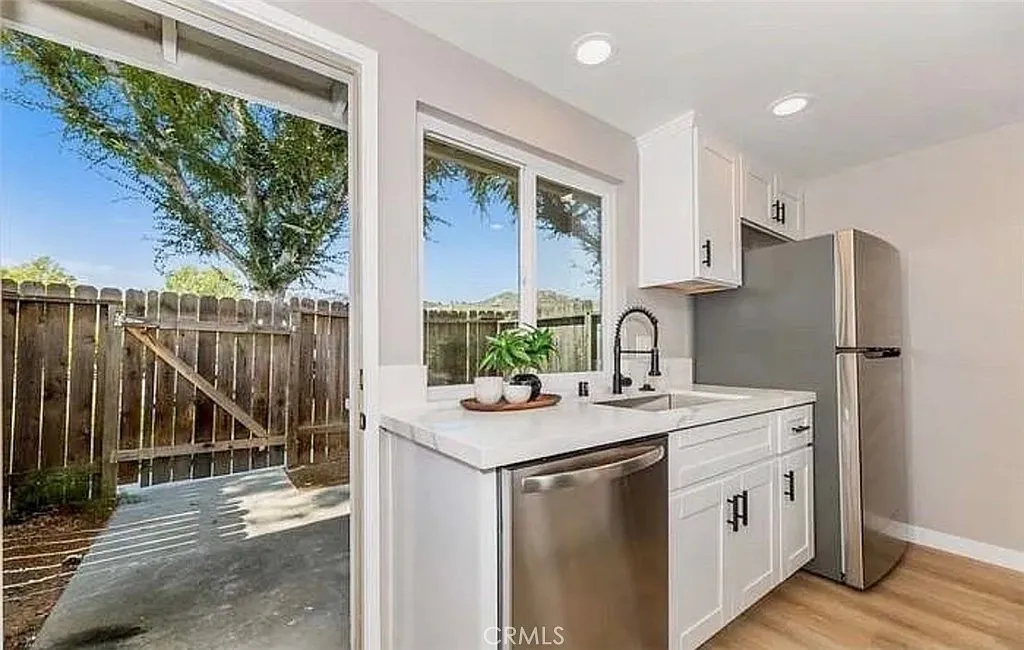 2 bed, 2.5 bath, 996 sqft, $2,900 — Photo 4