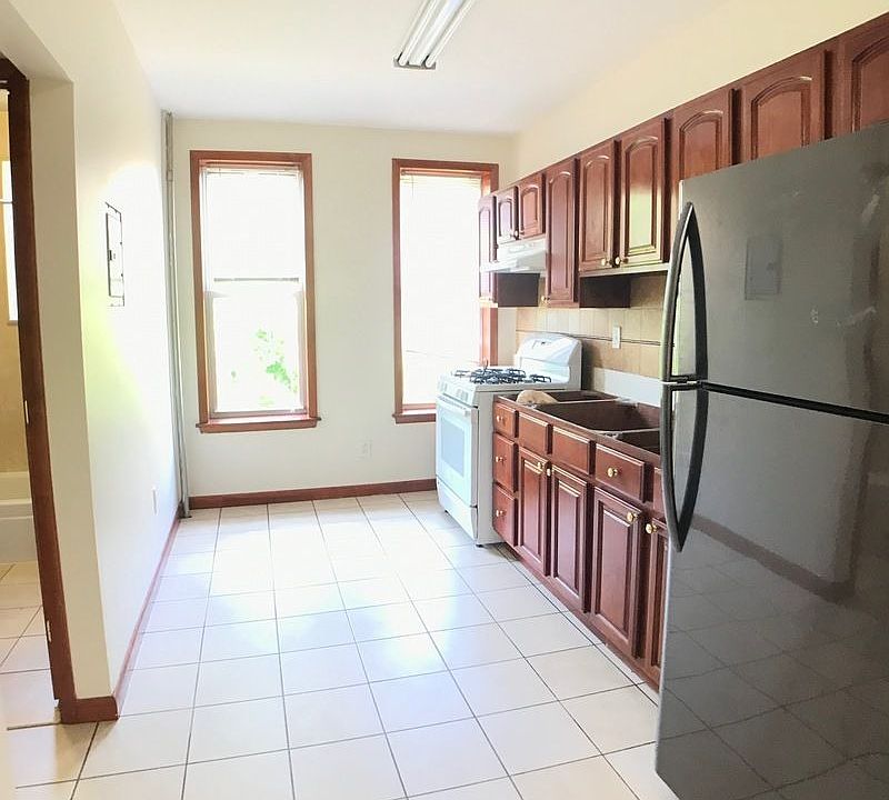 1st image of 3028 44th St APT 1R