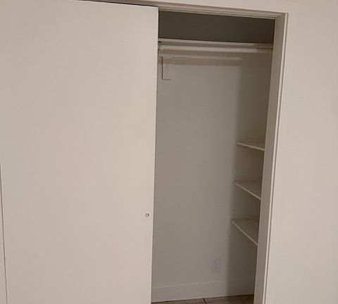 3rd image of 1206 E Clinton Ave #1206