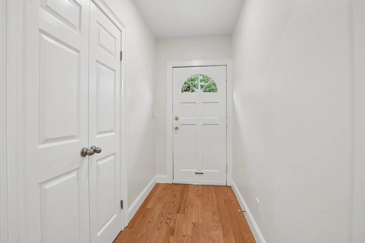 4 bed, 2.5 bath, 1496 sqft, $6,500 — Photo 3