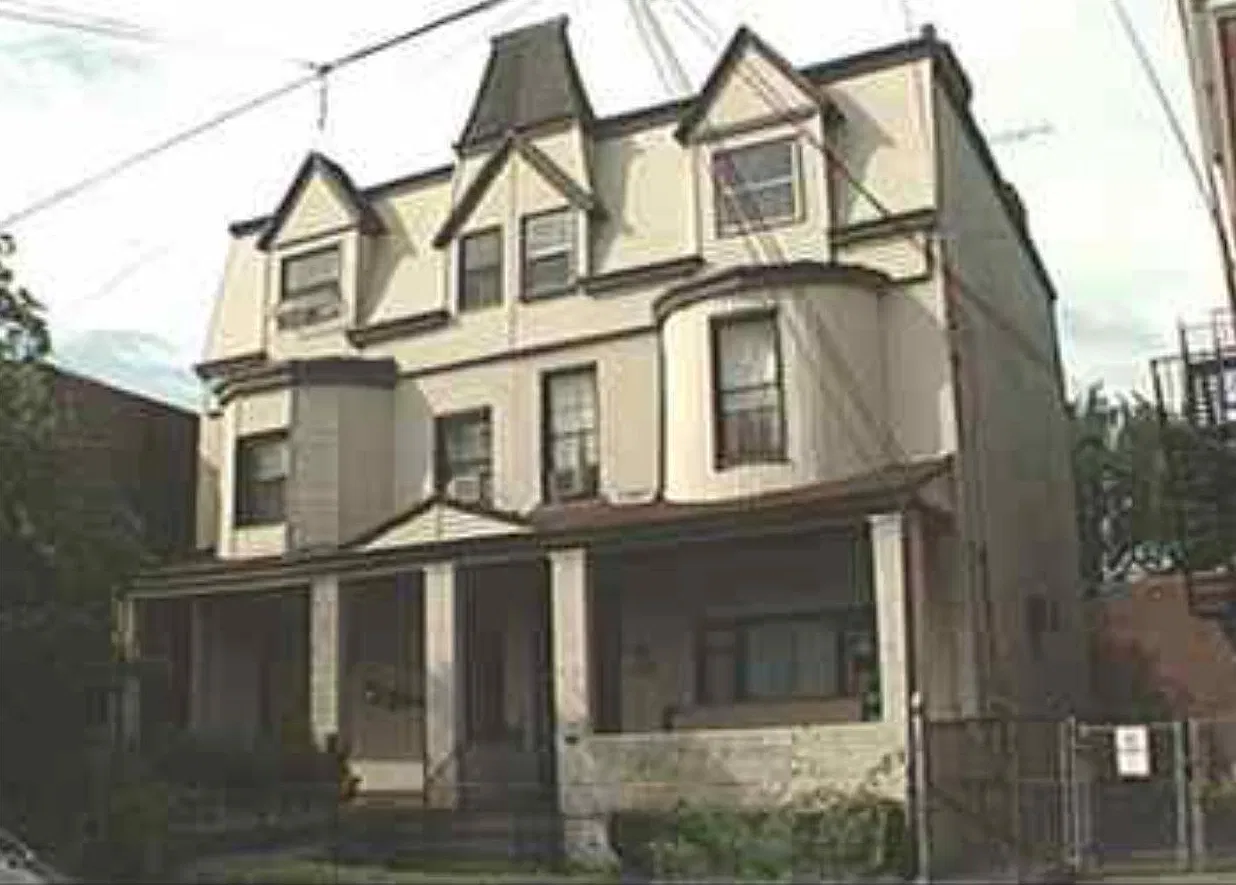 2 bed, 600 sqft, $1,600 — Photo 2