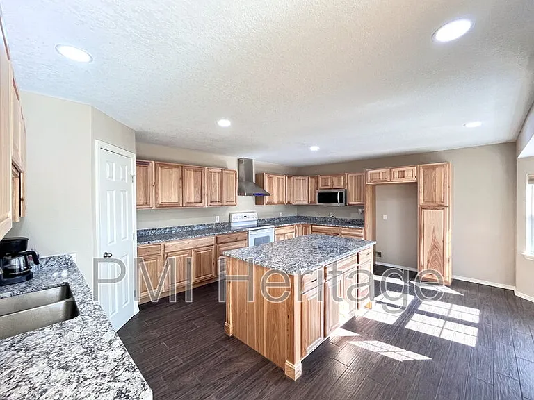 40 Portsmouth Dr — Photo 9
