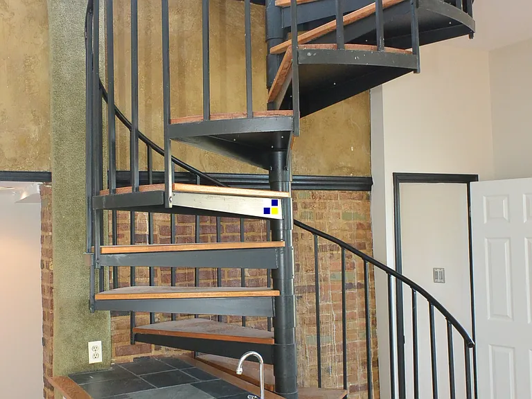 319 E Cross St — Photo 18