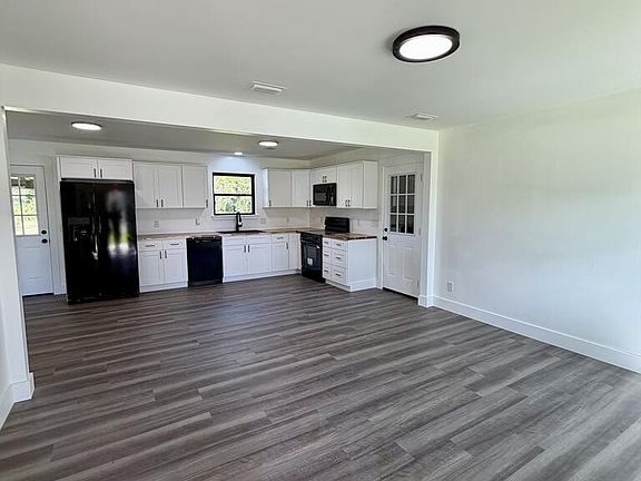 4th image of 143 N Shockley St