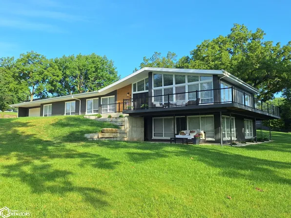 406 W 18th St, Carroll, IA 51401