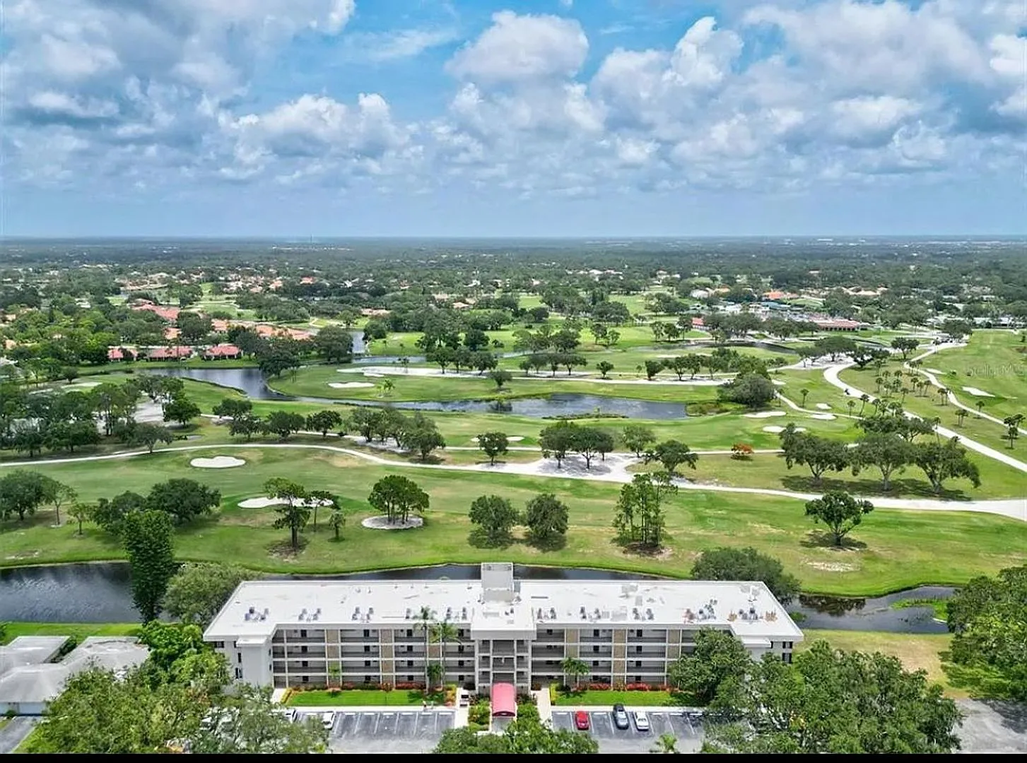 Annual Or Seasonal Turnkey Furnished 2/2 Ground Floor Condo With Golf Course And Water Views — Photo 2