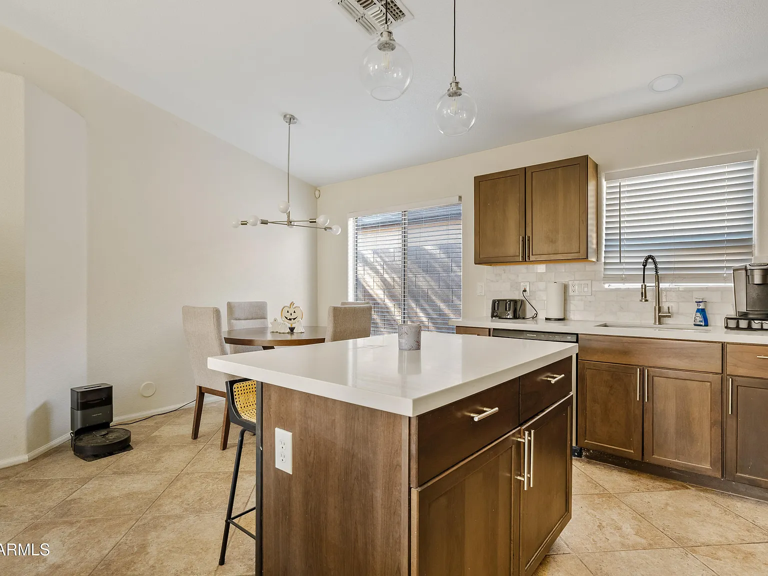 4 bed, 2.0 bath, 1450 sqft, $2,000 — Photo 4