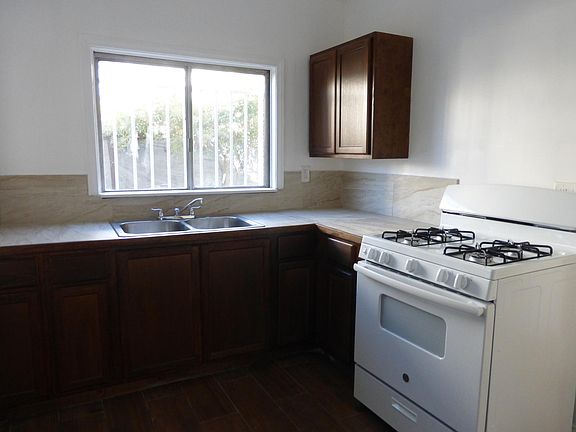 4th image of 1026 N Wilton Pl