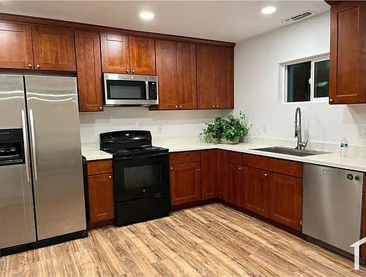 335 W 20th St — Photo 2