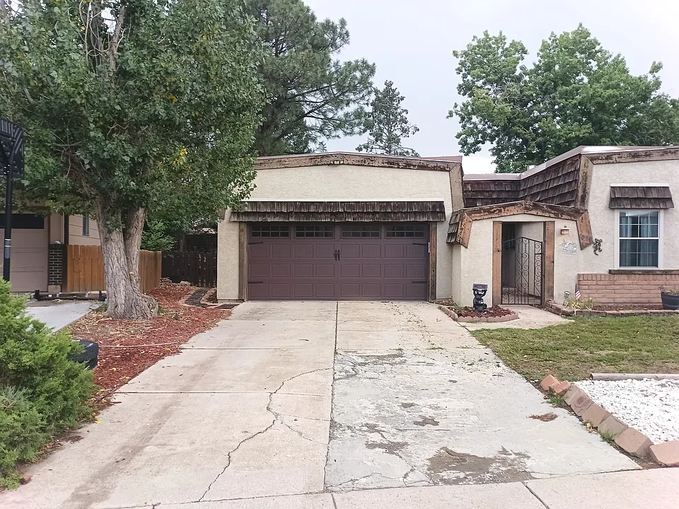 3278 W Parade Cir