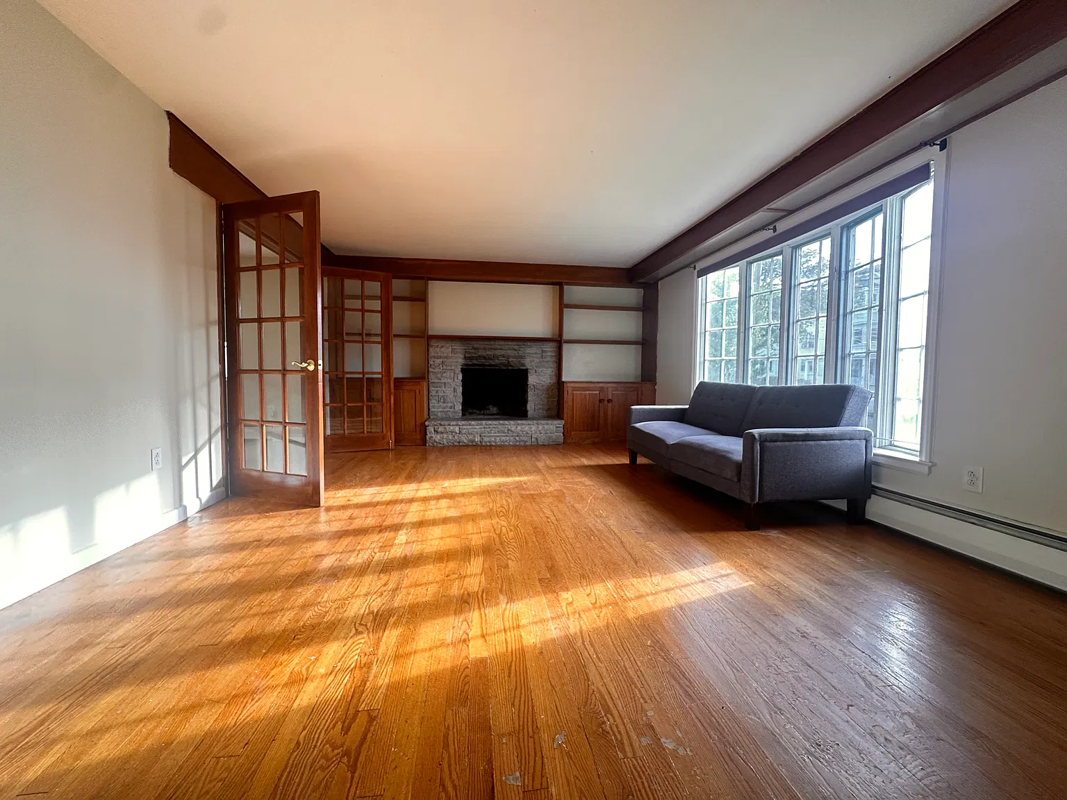2 bed, 1.5 bath, 1300 sqft, $2,200 — Photo 4