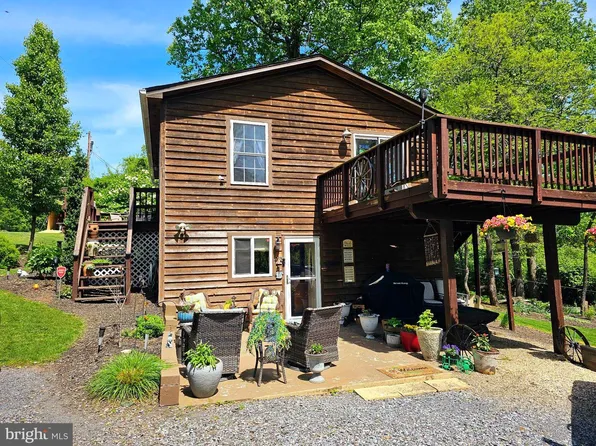 32 Parnassus Rd, Linden, VA 22642