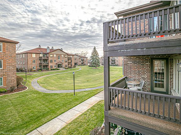 2nd image of 6413 Oak Forest Ave #821