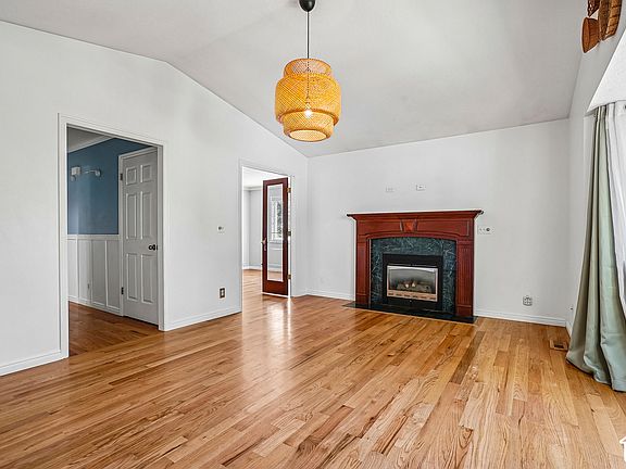 3rd image of 2112 N Sunset Dr