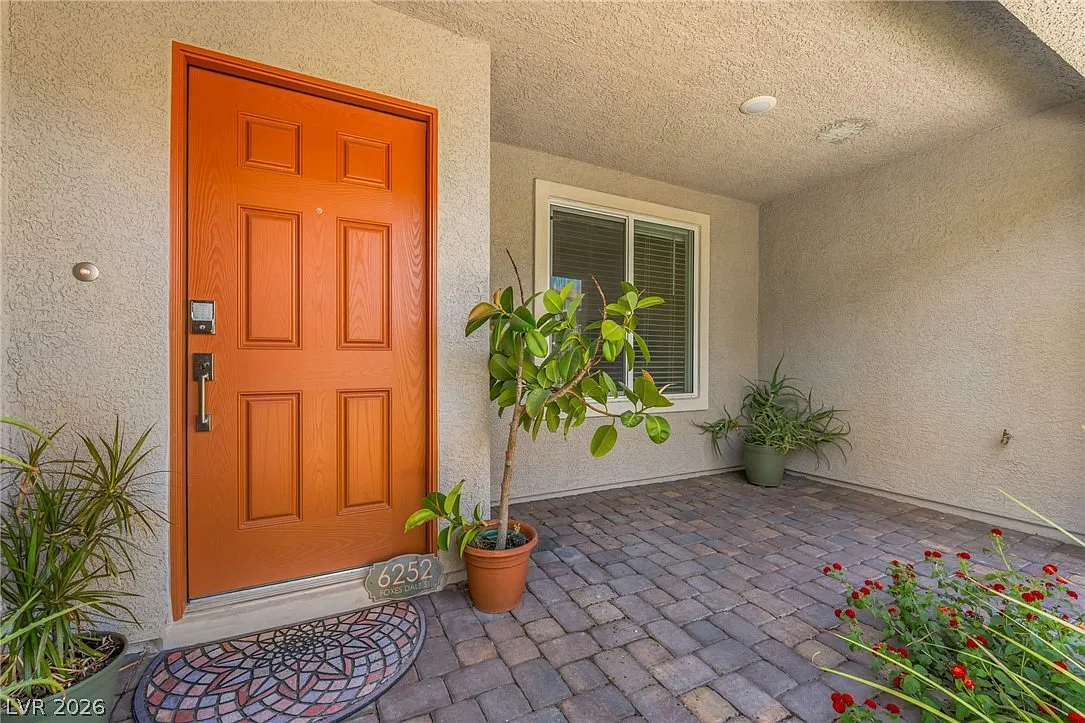 3 bed, 2.5 bath, 1275 sqft, $2,100 — Photo 4