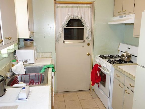 5th image of 2409 Lindale Ln