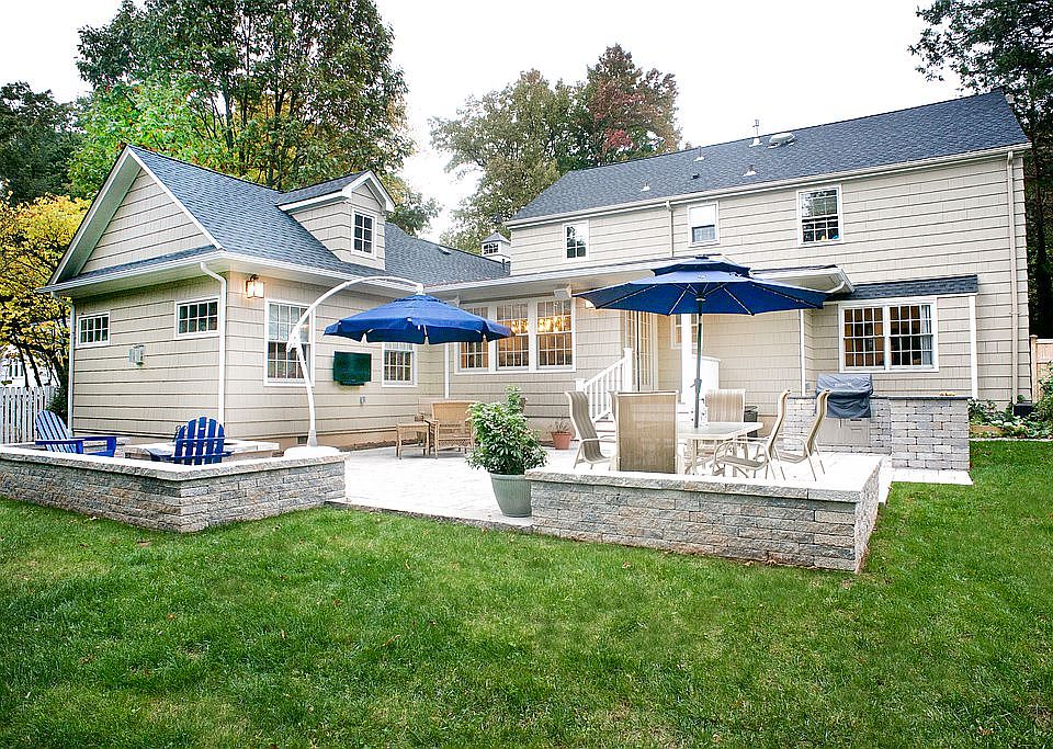 2nd image of 325 Wychwood Rd