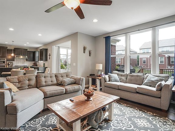 3rd image of 6121 Braemore Ct