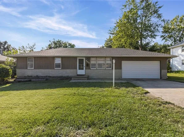 8612 Crescent Ave, Raytown, MO 64138