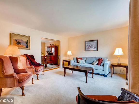 3rd image of 312 Sedgefield Ct