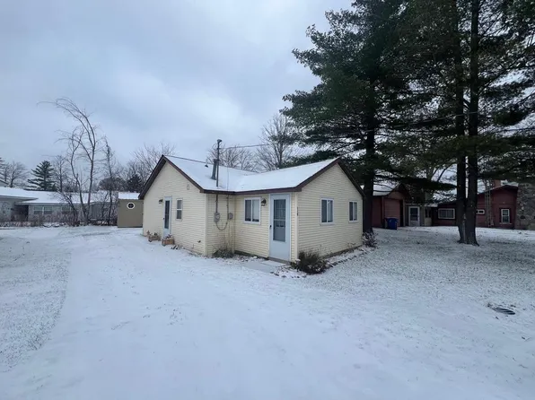 115 Ash St, Houghton Lake, MI 48629