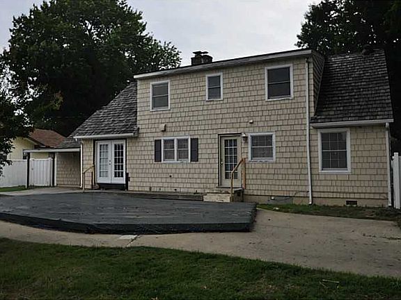 3rd image of 302 W Highland St