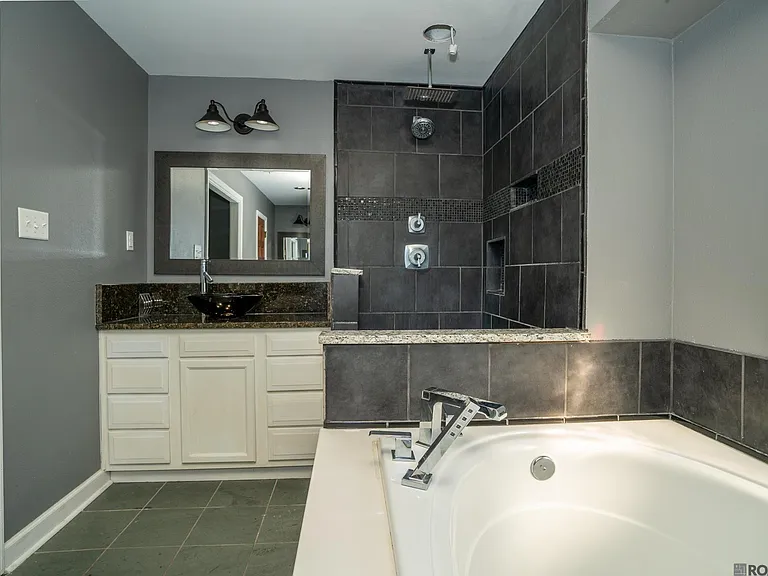 3736 Sessions Dr — Photo 18