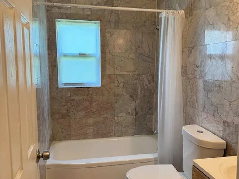 5150 E Outer Dr — Photo 5
