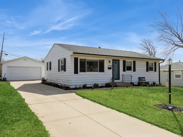 3914 Terrace Hill Dr NE, Cedar Rapids, IA 52402