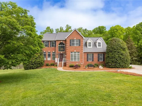 604 Blenheim Ct, Oak Ridge, NC 27310