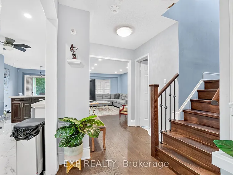 5896 Chorley Pl #UPPER — Photo 4