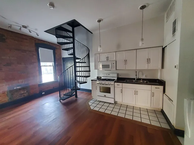 1323 Main St #2 — Photo 2