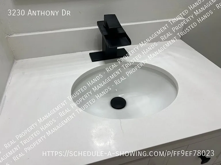 3230 Anthony Dr — Photo 10