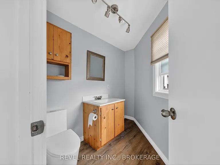 38 Bennett St — Photo 13