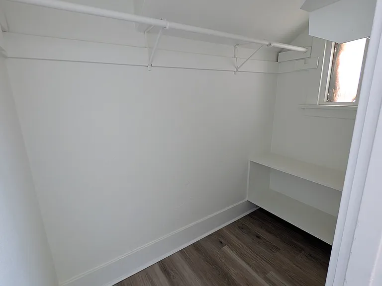 2213 S Meridian Ave — Photo 6