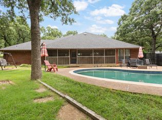 117 William Wallace Dr, Burleson, TX 76028