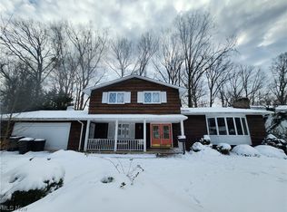 8415 Pin Oak Dr, Parma, OH 44130
