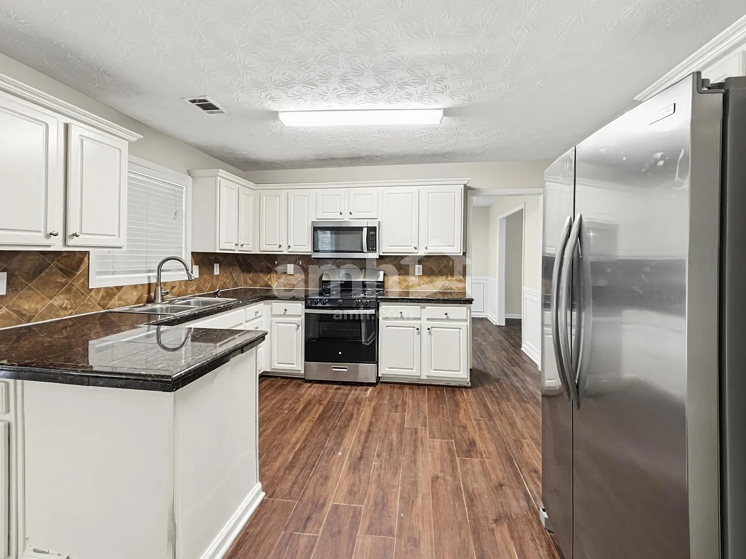 4 bed, 2.5 bath, 2082 sqft, $2,245 — Photo 3