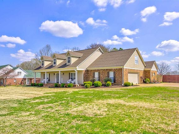 3rd image of 3830 Jenkins Dr