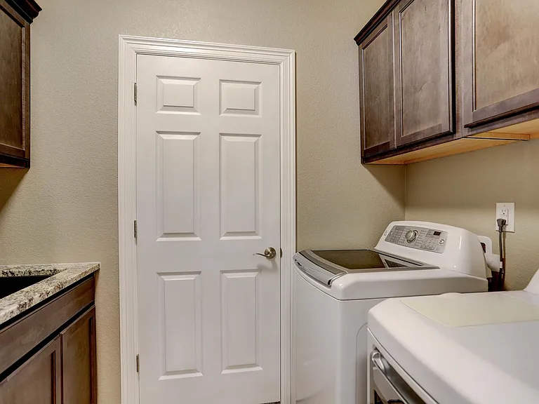 610 Grenville Cir — Photo 15