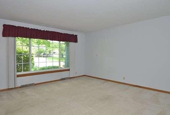 3rd image of 2365 De Carlin Dr
