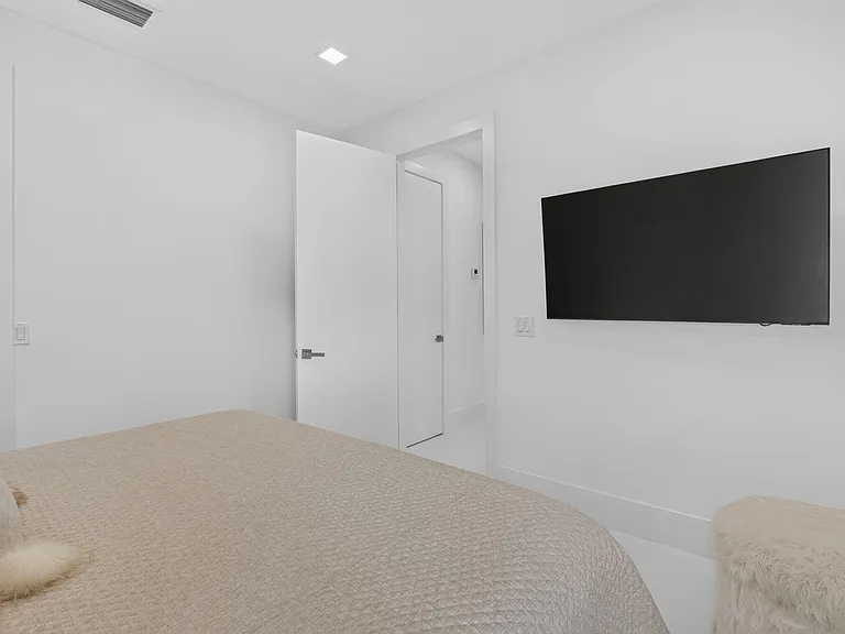 5372 NW 21st Ave — Photo 38