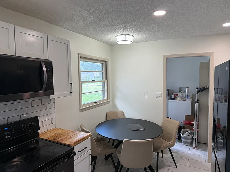 1018 Bowler St — Photo 3
