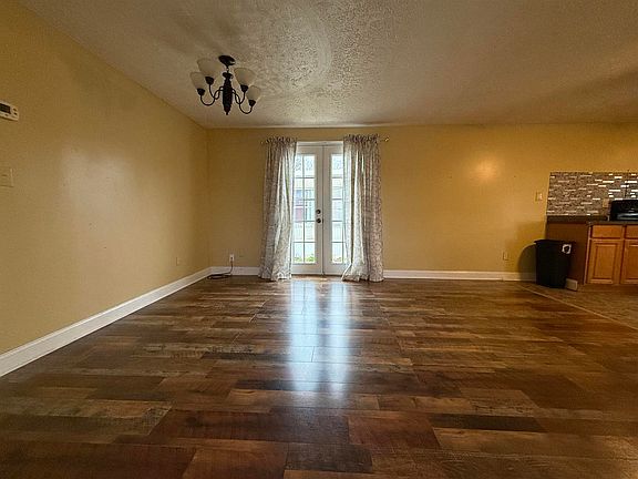 4th image of 129 Daniely St