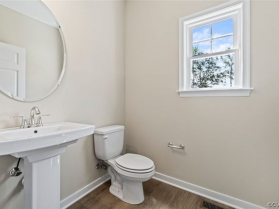 4th image of 707 Park St