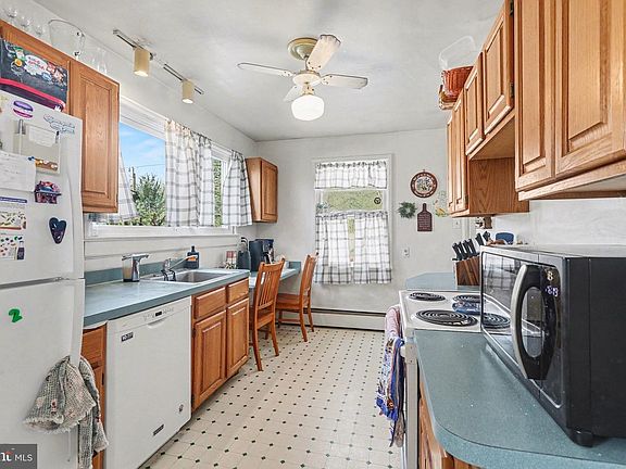 5th image of 711 Coolidge St