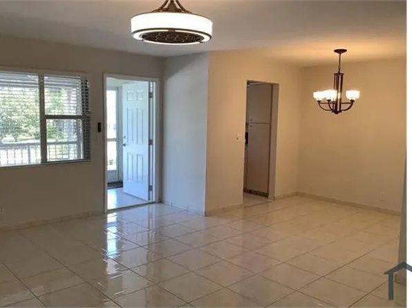 300 Layne Blvd APT 205, Hallandale, FL 33009